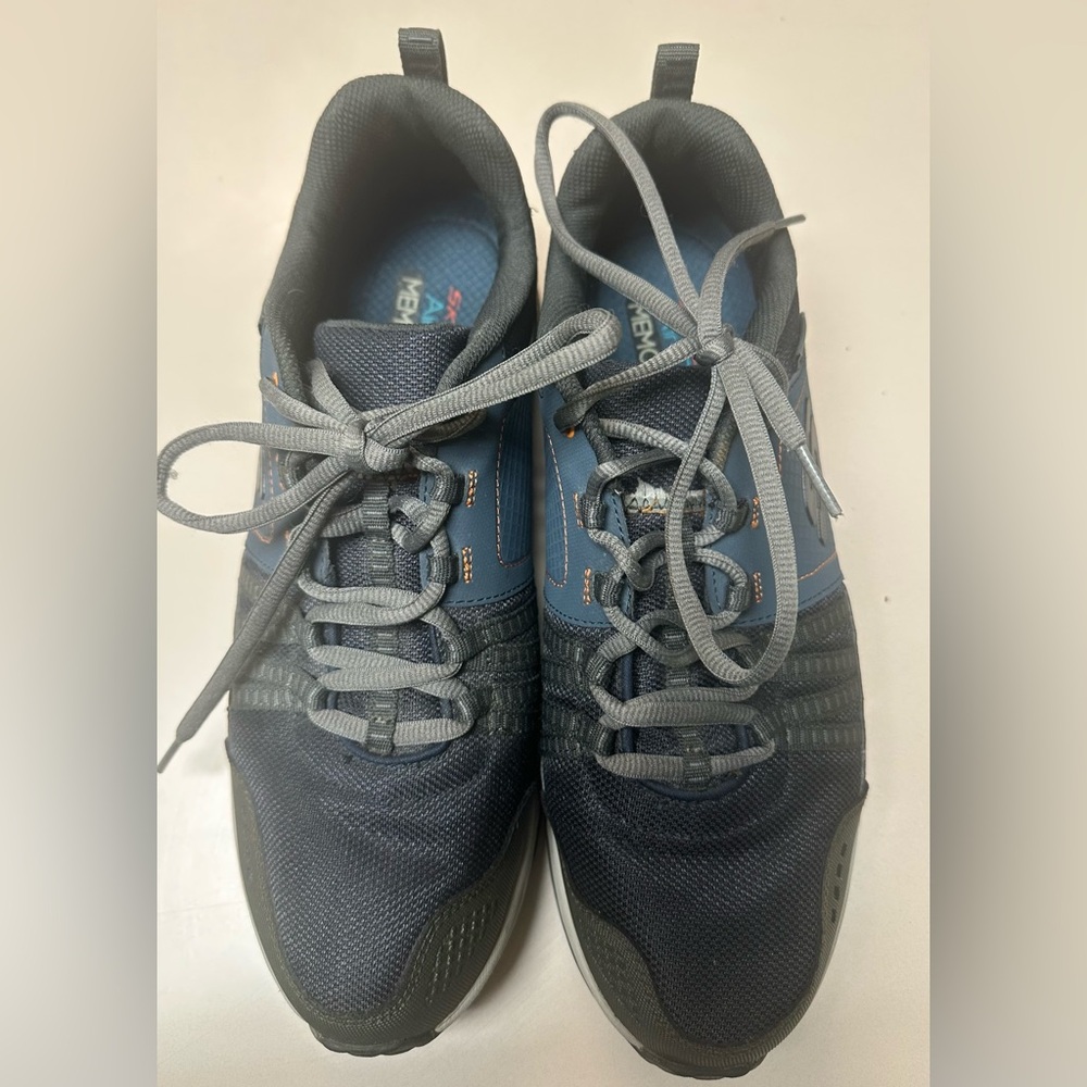 Men's Athletic Shoes in Navy and Gray
